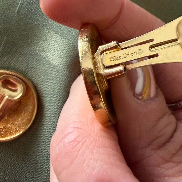 AUTHENTIC Rare Find Vintage 1980s Christian Dior Clip-On Earring Gold Plated - Picture 3 of 3